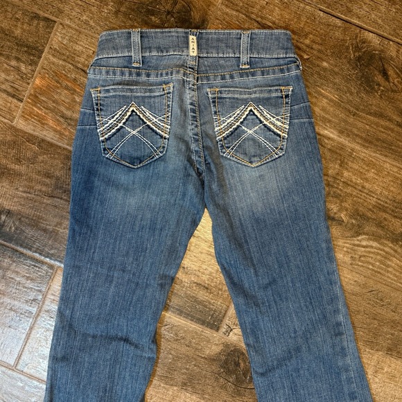 Ariat R.E.A.L. Women's Mid Rise Stretch Whipstitch Boot Cut Jean, Medium,26R - Picture 7 of 12